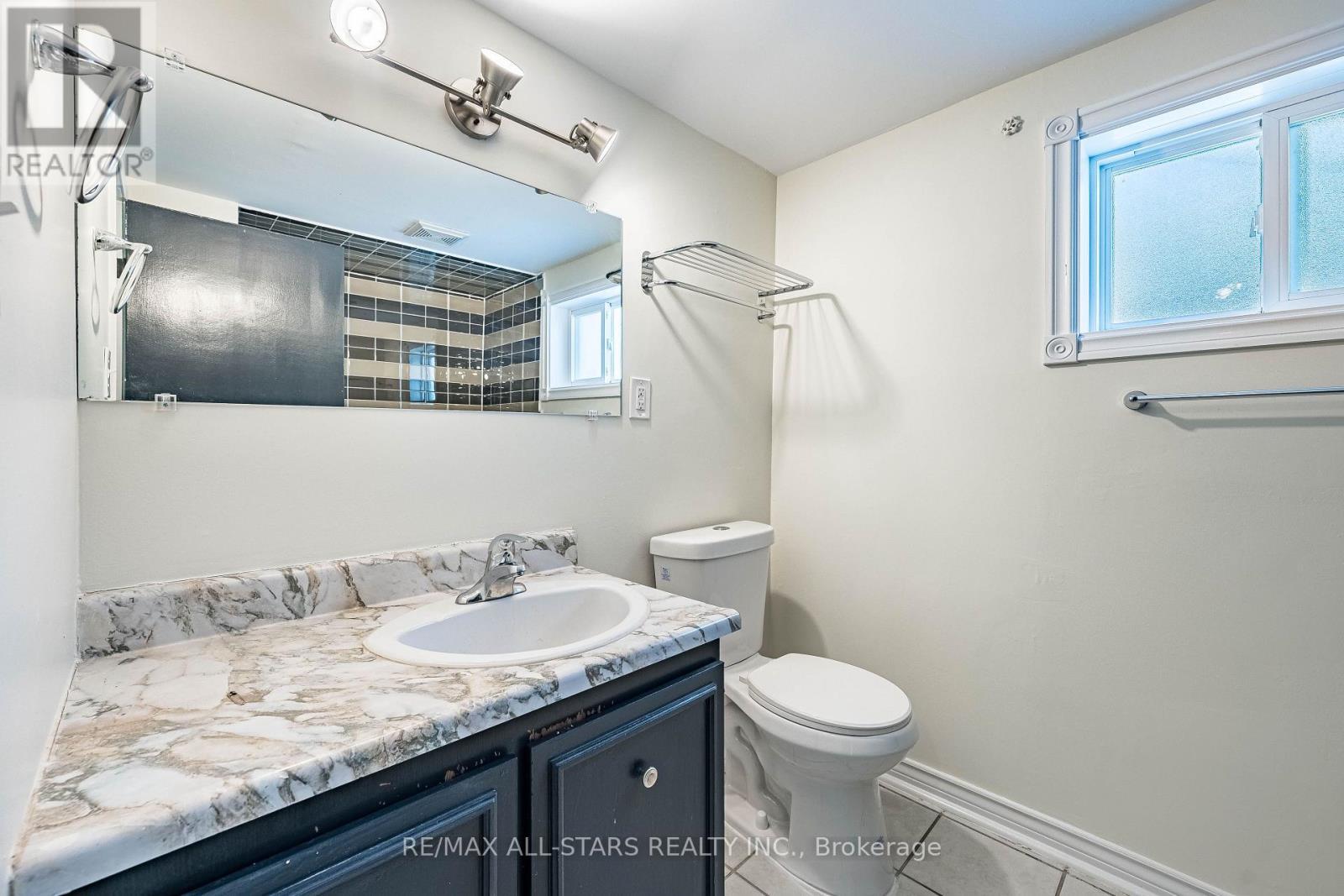 209 Apache Trail, Toronto, ON - Indoor Photo Showing Bathroom