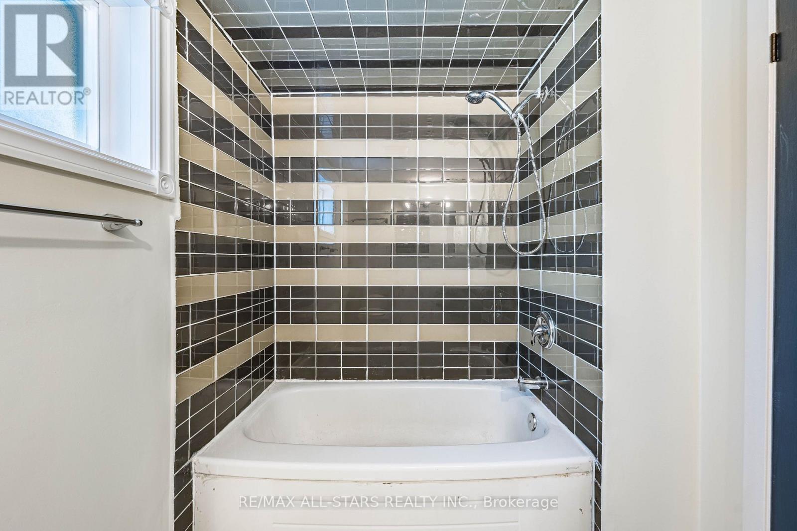 209 Apache Trail, Toronto, ON - Indoor