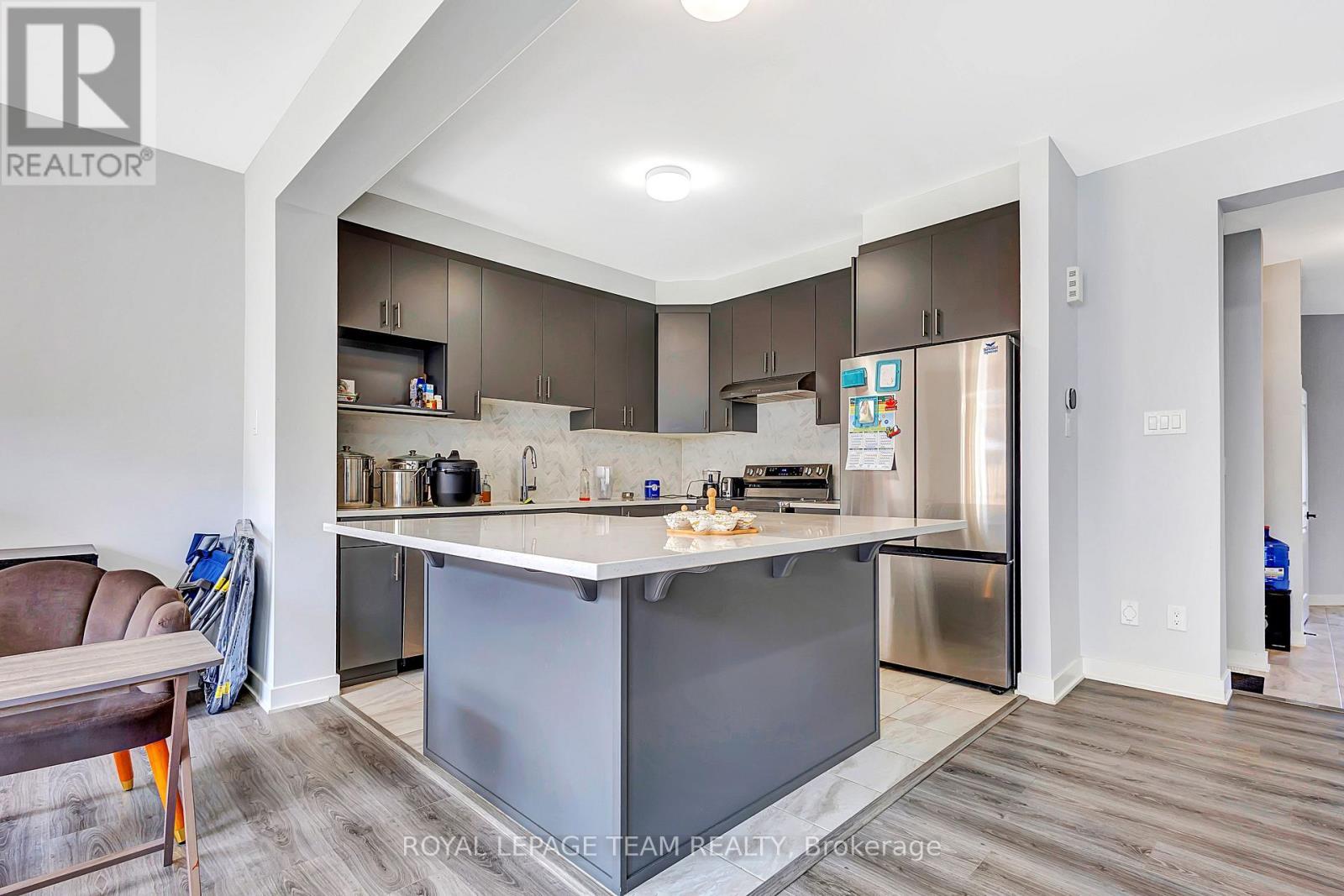 137 Yearling Circle, Ottawa, ON - Indoor Photo Showing Kitchen With Stainless Steel Kitchen With Upgraded Kitchen