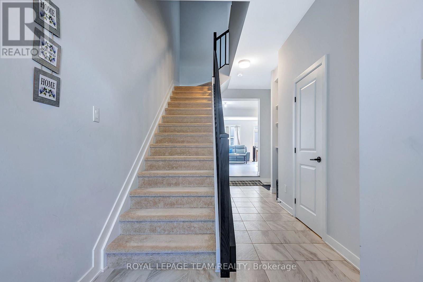 137 Yearling Circle, Ottawa, ON - Indoor Photo Showing Other Room
