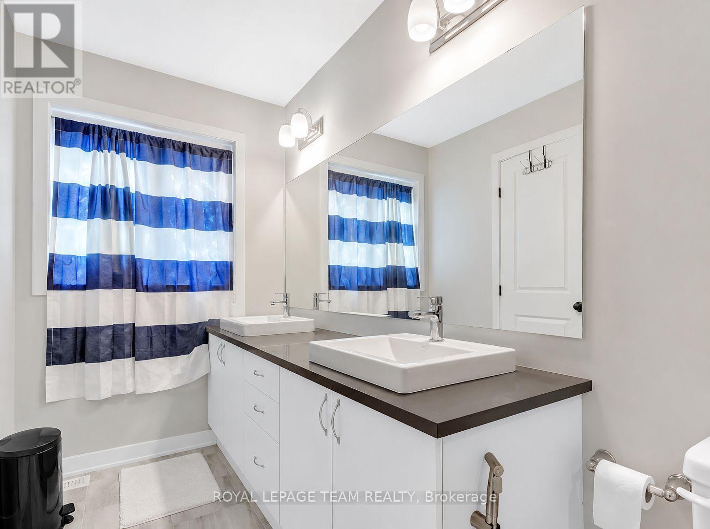 Photo has been virtually staged. - 137 Yearling Circle, Ottawa, ON - Indoor Photo Showing Bathroom