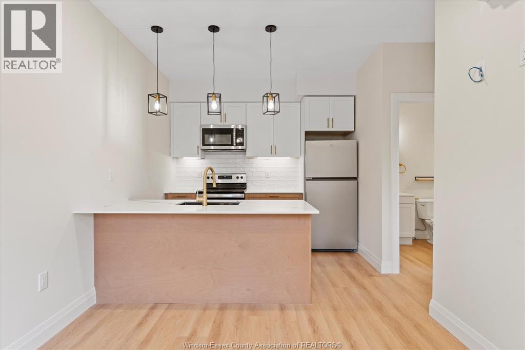 150 Old Front Unit# Back-Upper, Lasalle, ON - Indoor Photo Showing Kitchen With Upgraded Kitchen