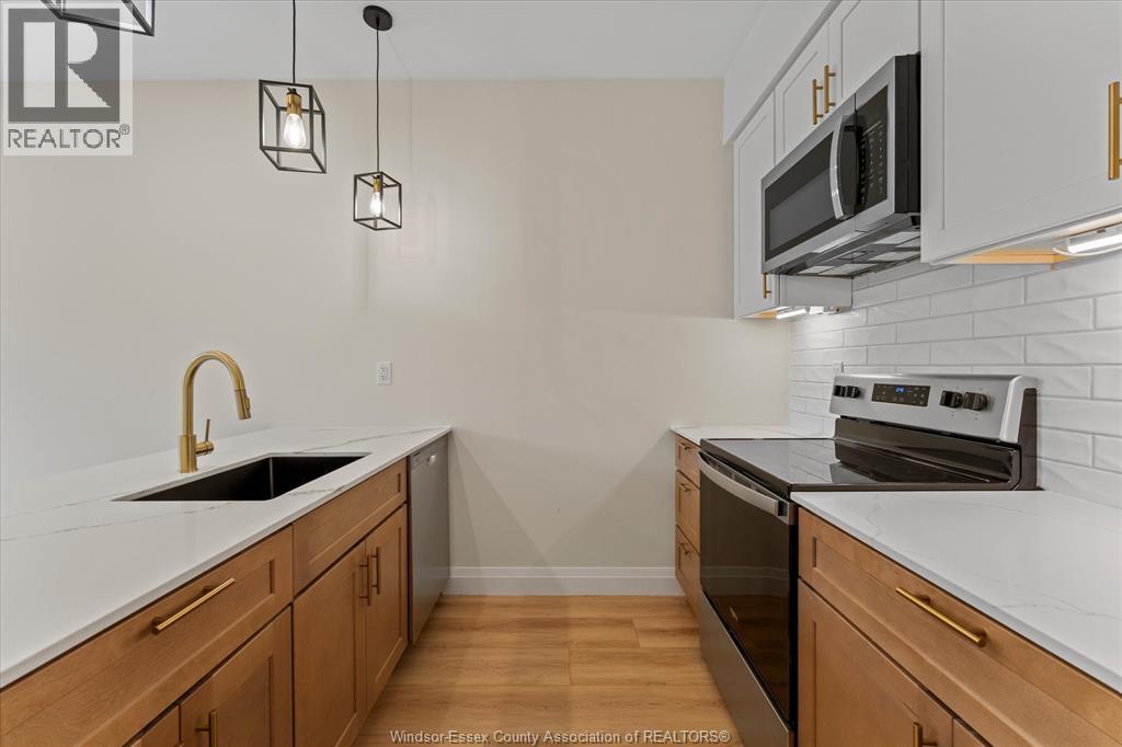 150 Old Front Unit# Back-Upper, Lasalle, ON - Indoor Photo Showing Kitchen With Upgraded Kitchen