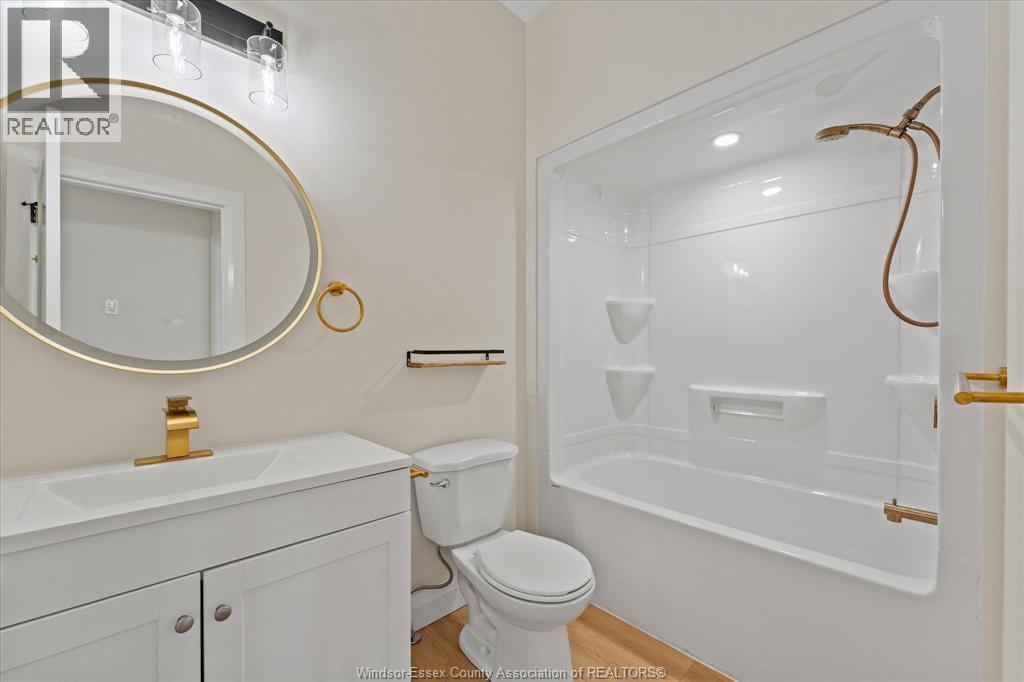 150 Old Front Unit# Back-Upper, Lasalle, ON - Indoor Photo Showing Bathroom