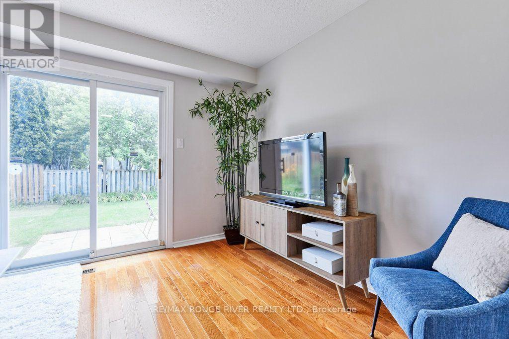 216 Wright Crescent, Ajax, ON - Indoor