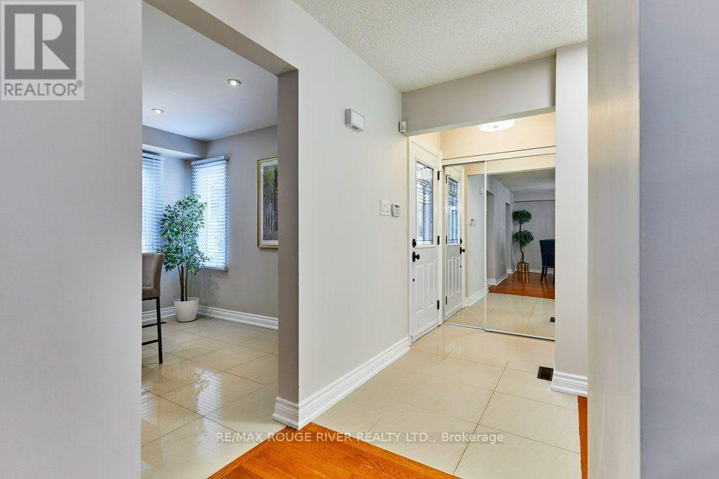 216 Wright Crescent, Ajax, ON - Indoor Photo Showing Other Room