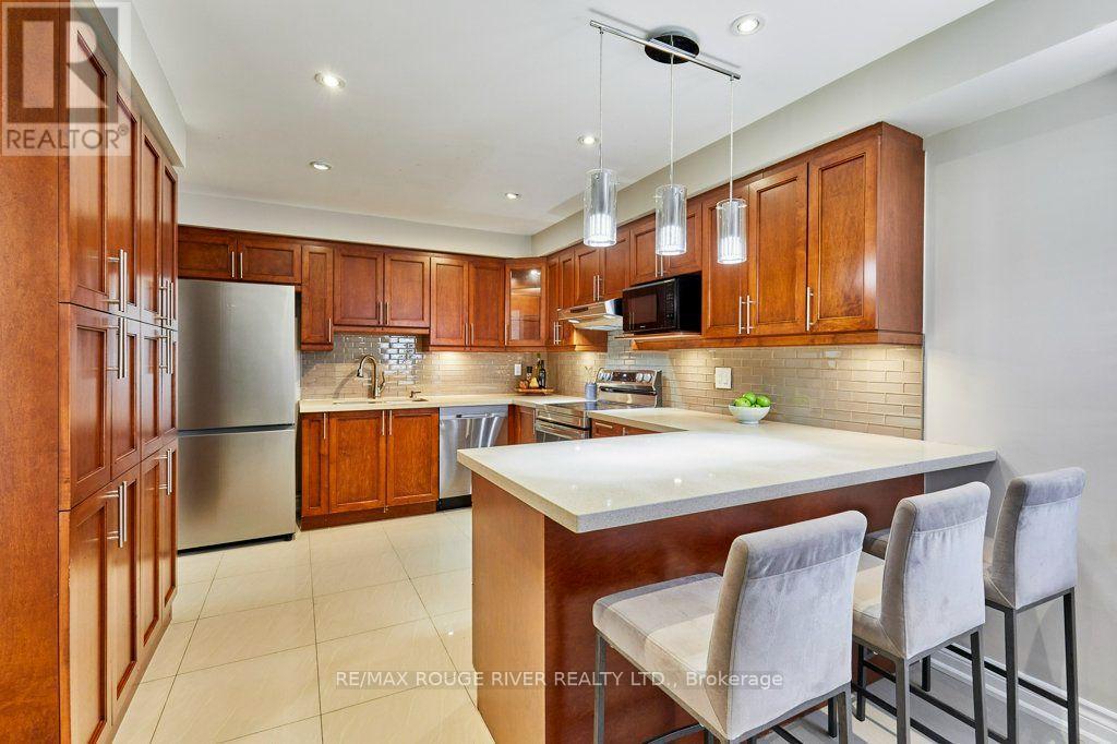 216 Wright Crescent, Ajax, ON - Indoor Photo Showing Kitchen