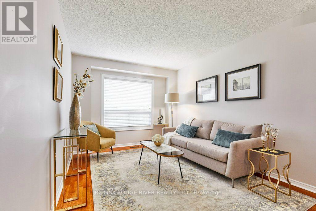 216 Wright Crescent, Ajax, ON - Indoor Photo Showing Living Room