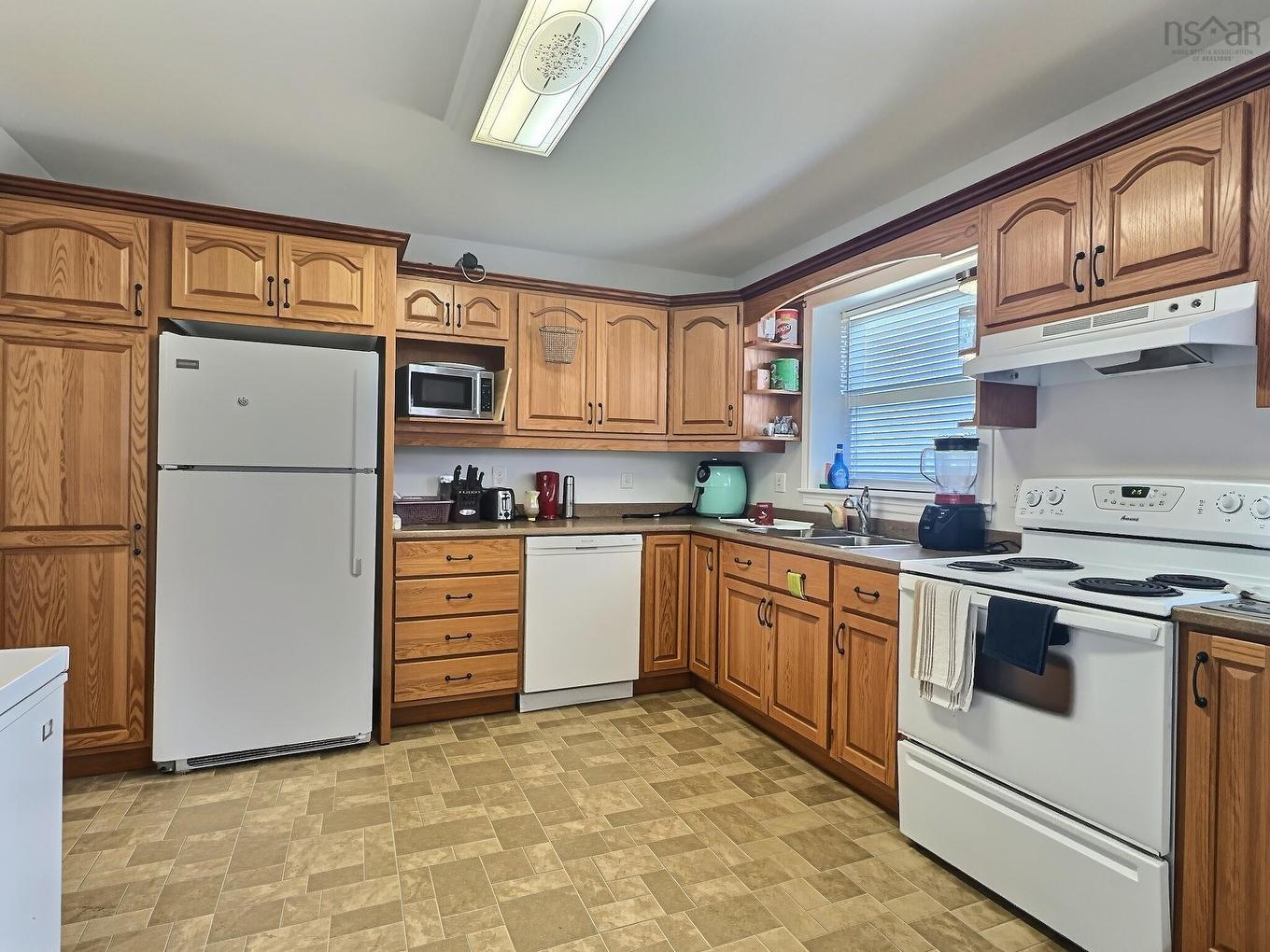 43 Truro Heights Connector Road, Truro Heights, NS - Indoor Photo Showing Kitchen With Double Sink