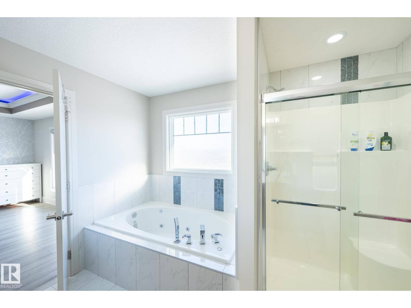 3623 8 St Nw, Edmonton, AB - Indoor Photo Showing Bathroom