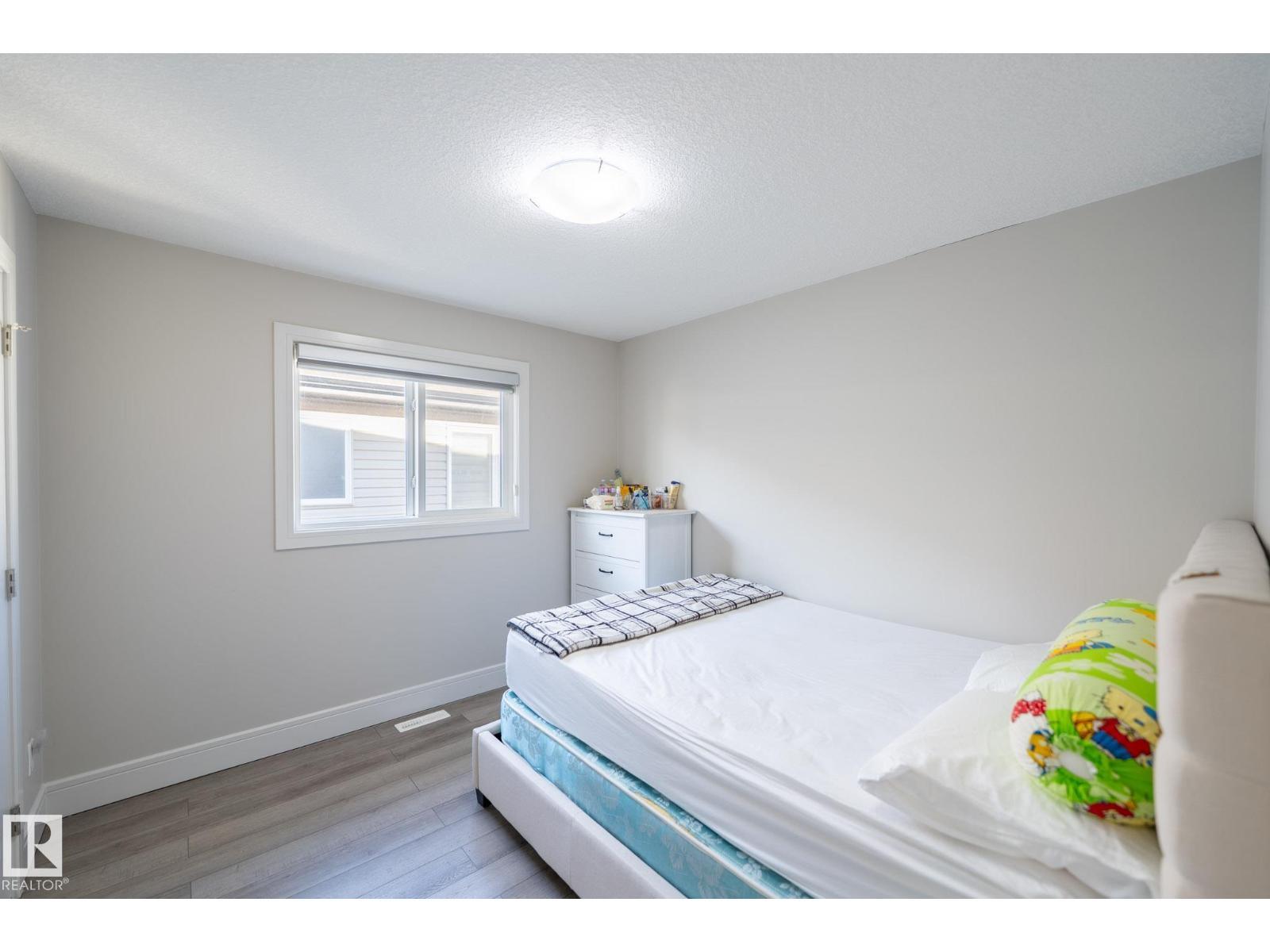 3623 8 St Nw, Edmonton, AB - Indoor Photo Showing Bedroom