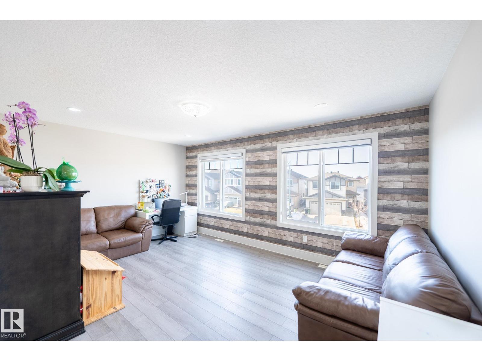 3623 8 St Nw, Edmonton, AB - Indoor Photo Showing Living Room