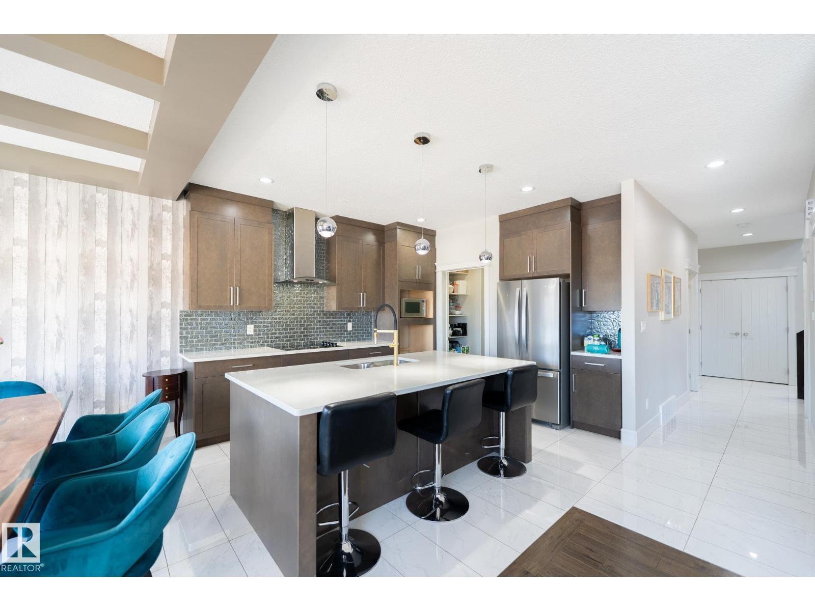 3623 8 St Nw, Edmonton, AB - Indoor Photo Showing Kitchen With Upgraded Kitchen