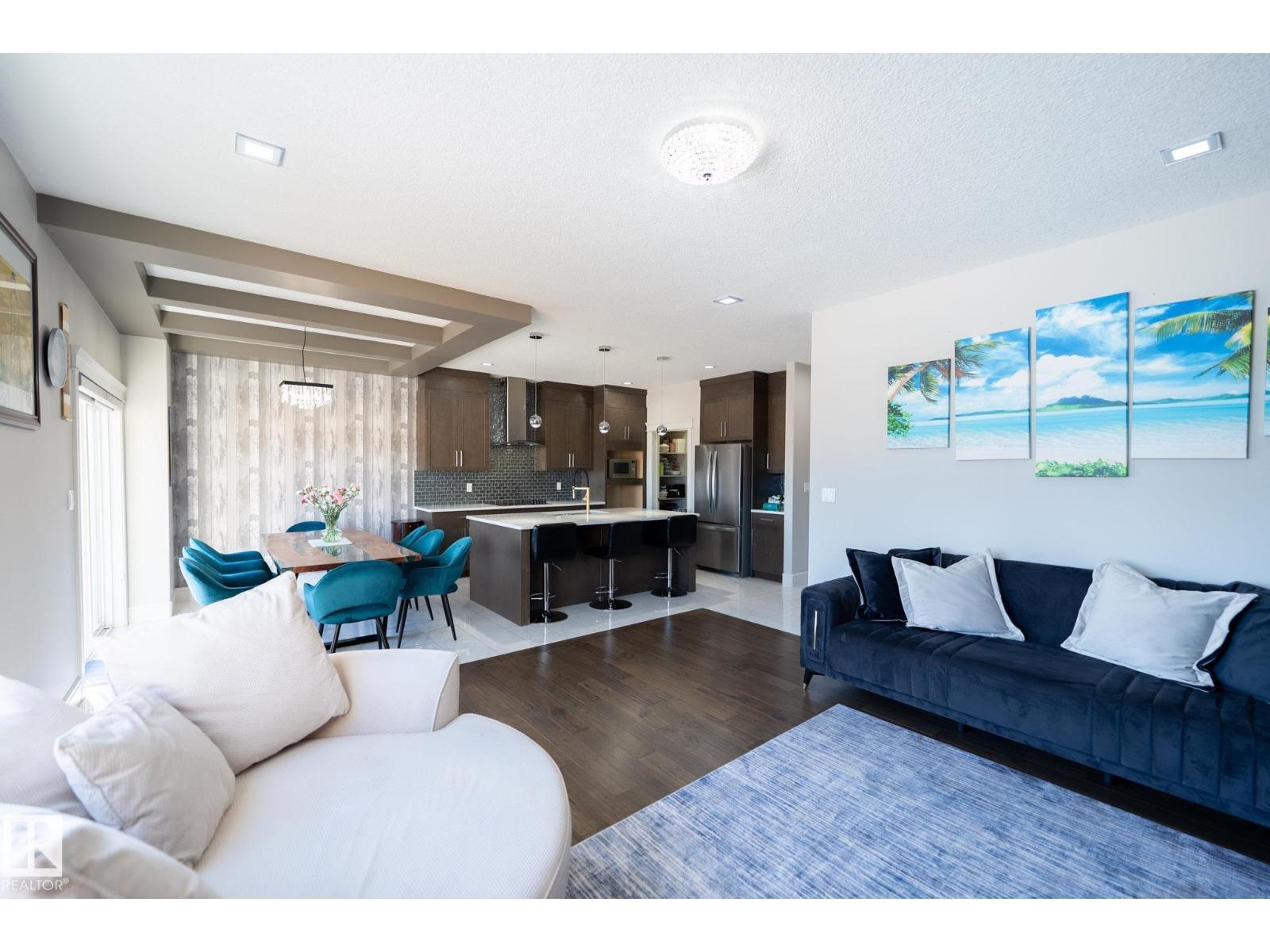 3623 8 St Nw, Edmonton, AB - Indoor Photo Showing Living Room