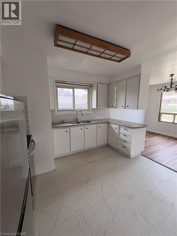15 Champlain Avenue, Hamilton, ON - Indoor