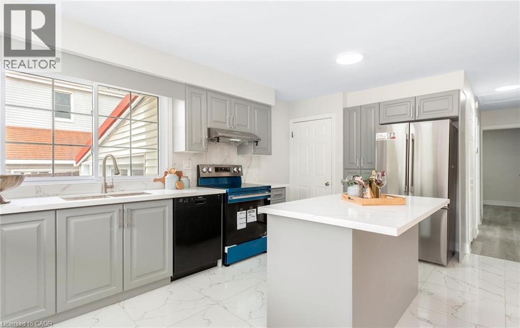 Kitchen - 176 Samuelson Street, Cambridge, ON - Indoor Photo Showing Kitchen With Double Sink With Upgraded Kitchen