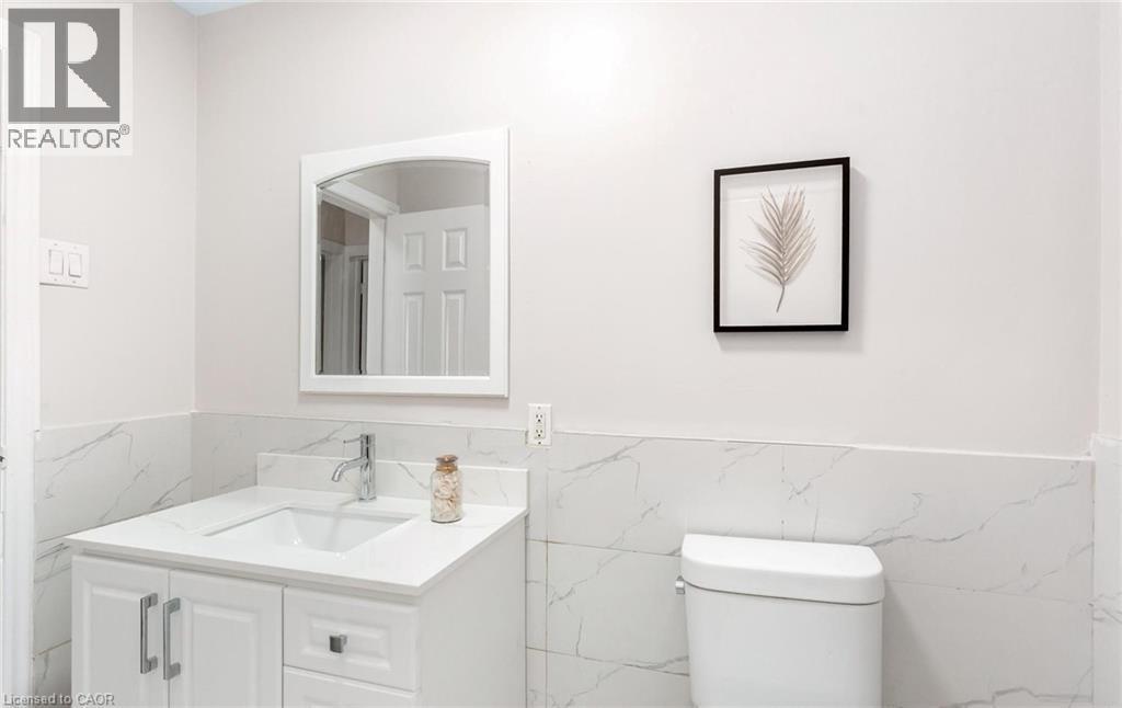 Bathroom - 176 Samuelson Street, Cambridge, ON - Indoor Photo Showing Bathroom