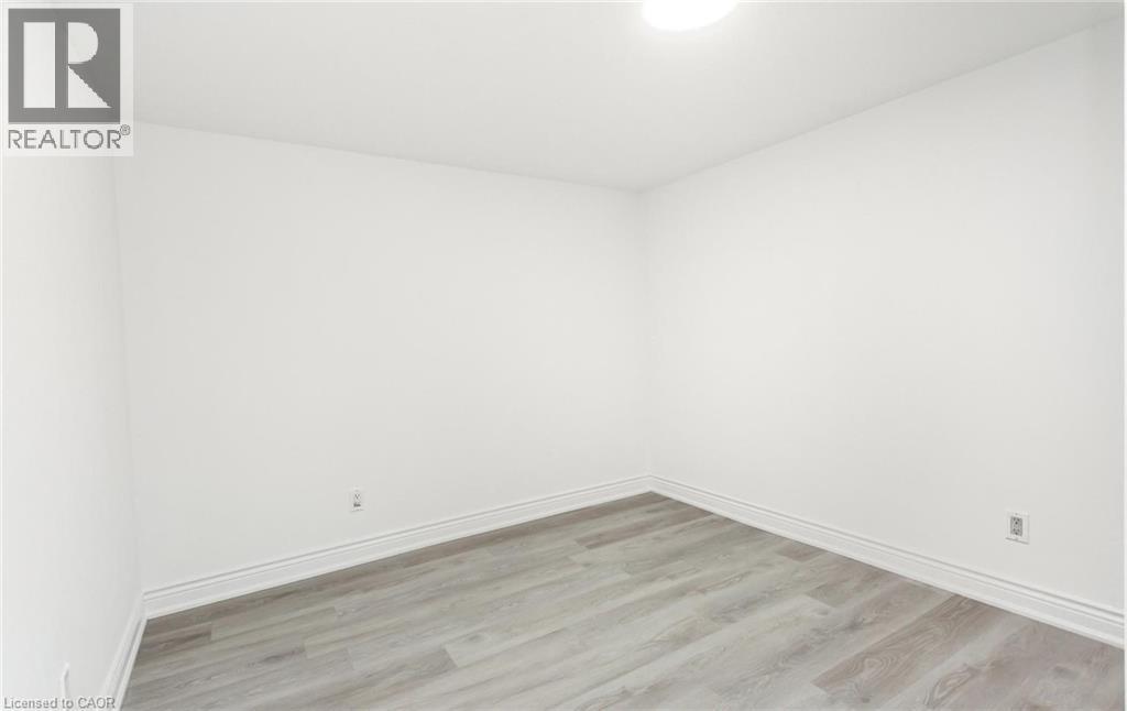 Empty room - 176 Samuelson Street, Cambridge, ON - Indoor Photo Showing Other Room
