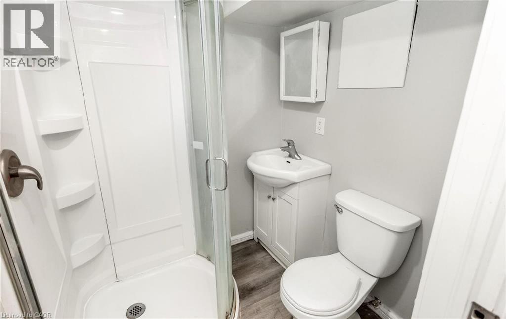 Bathroom - 176 Samuelson Street, Cambridge, ON - Indoor Photo Showing Bathroom