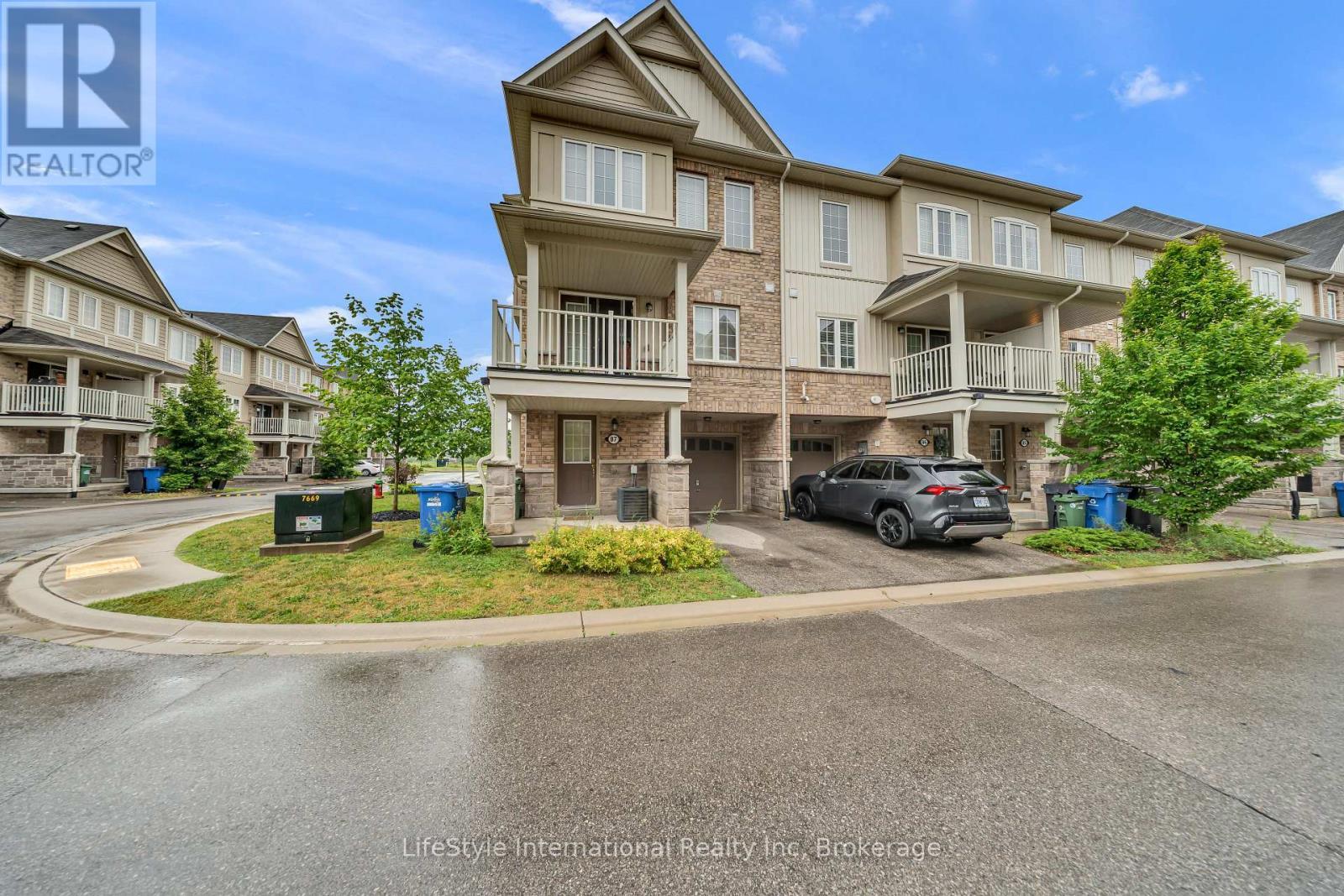 87 - 88 Decorso Drive, Guelph (Kortright East), ON - Outdoor With Balcony With Facade