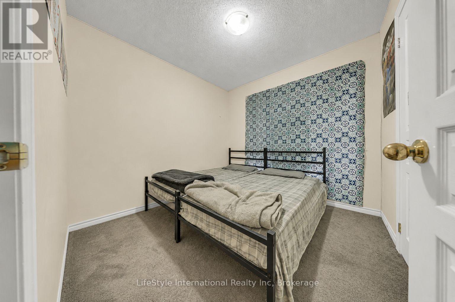 87 - 88 Decorso Drive, Guelph (Kortright East), ON - Indoor Photo Showing Bedroom