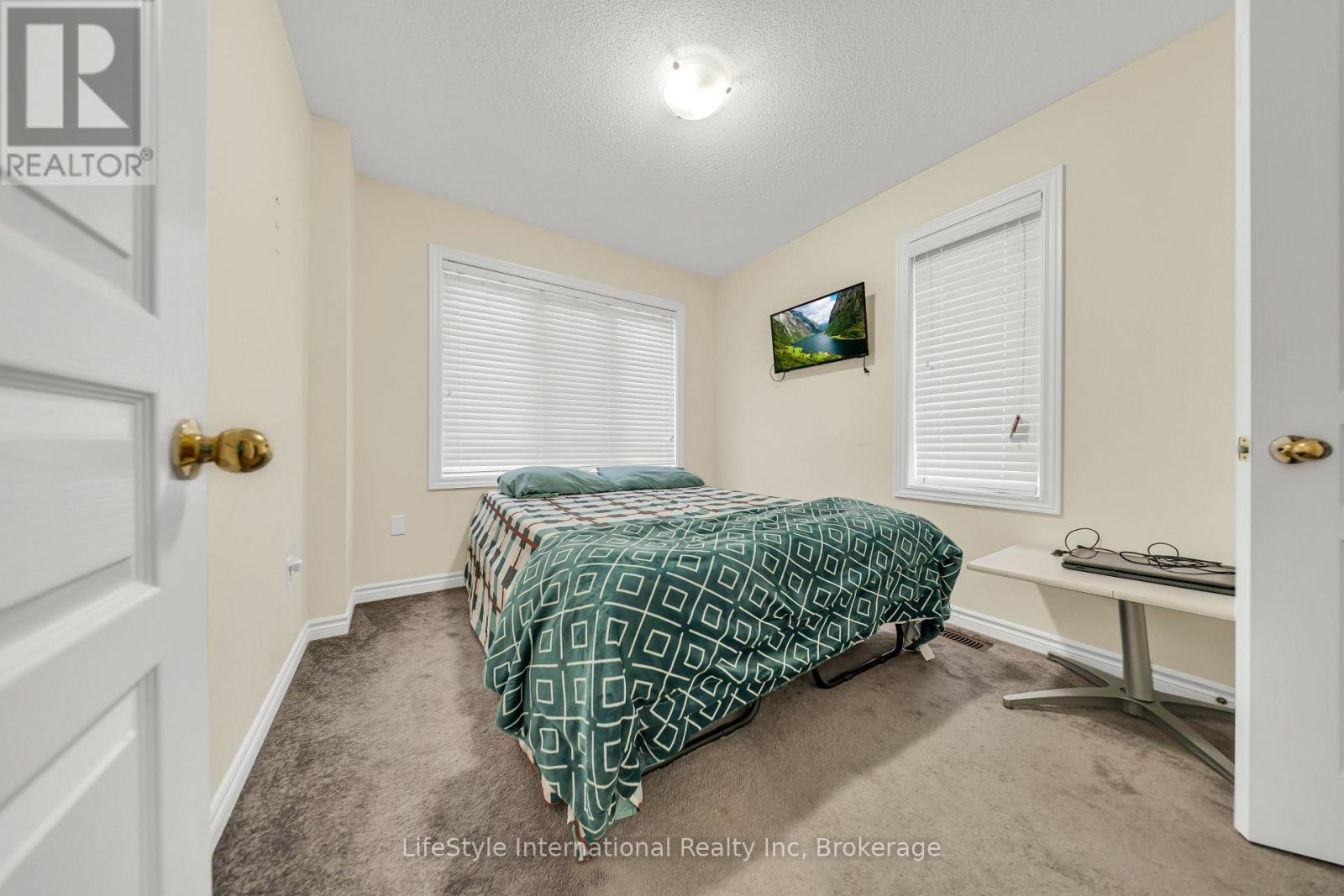 87 - 88 Decorso Drive, Guelph (Kortright East), ON - Indoor Photo Showing Bedroom