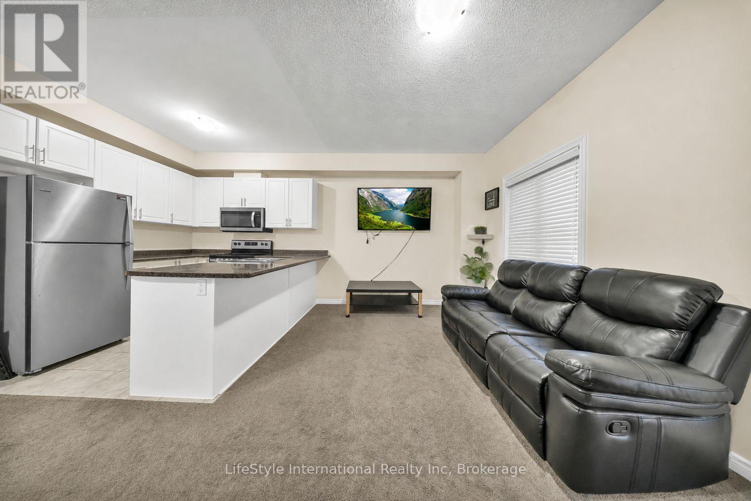 87 - 88 Decorso Drive, Guelph (Kortright East), ON - Indoor