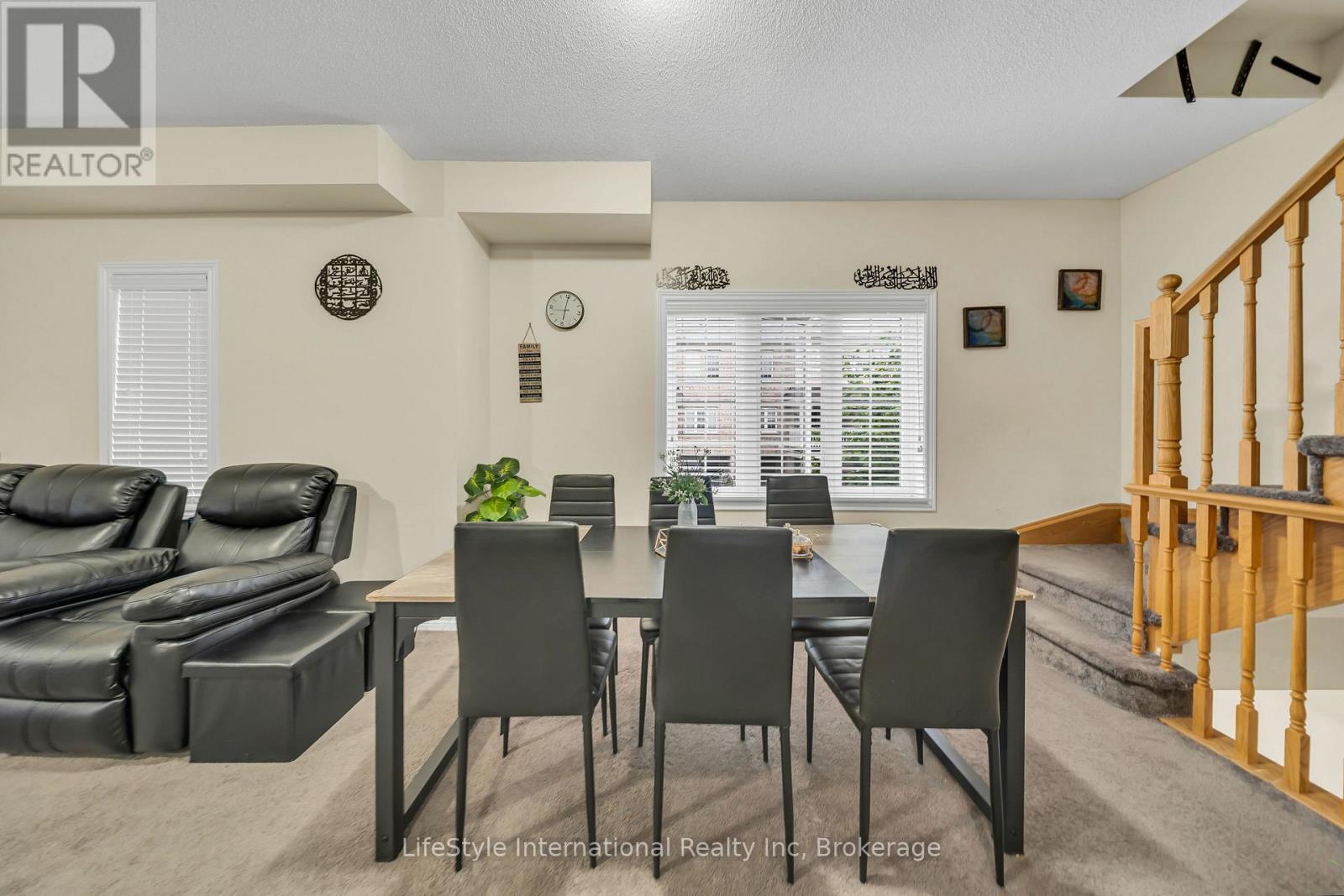 87 - 88 Decorso Drive, Guelph (Kortright East), ON - Indoor Photo Showing Dining Room