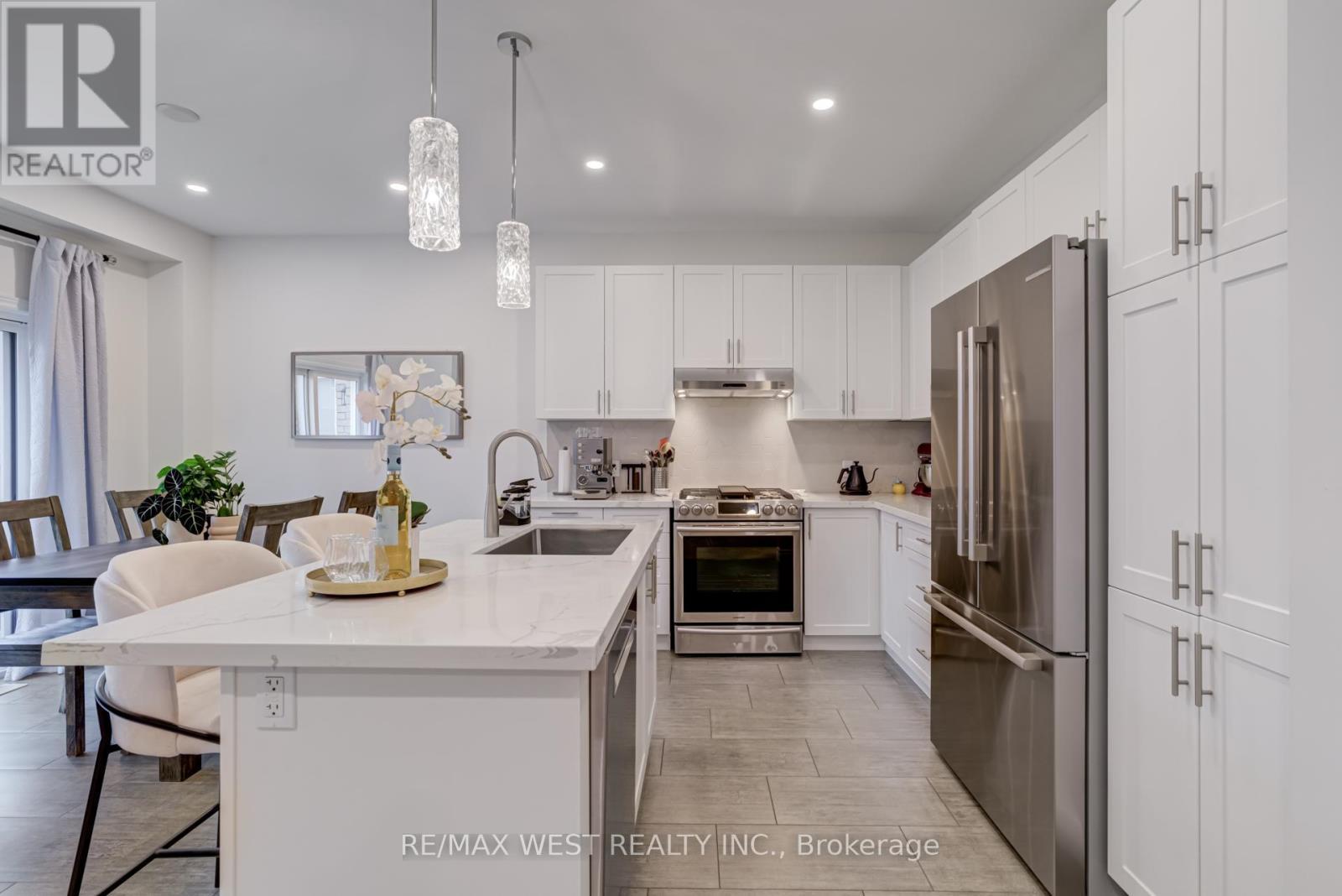 270 Dalgleish Trail, Hamilton, ON - Indoor Photo Showing Kitchen With Stainless Steel Kitchen With Upgraded Kitchen