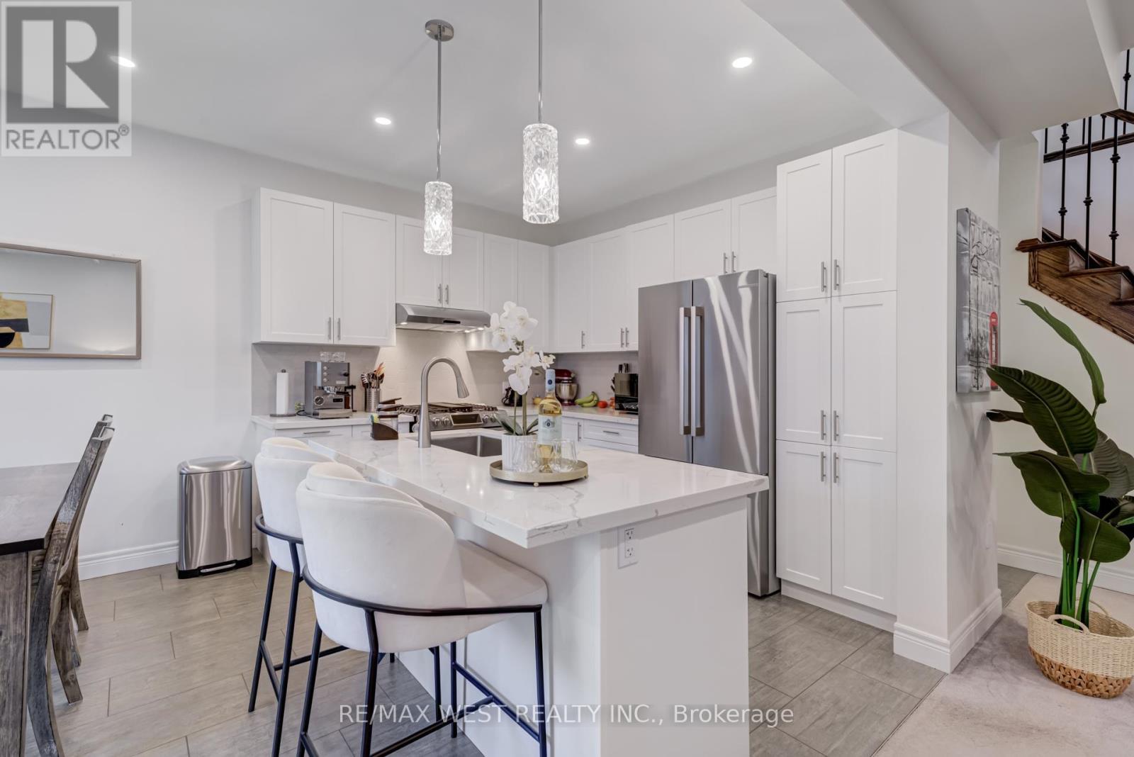 270 Dalgleish Trail, Hamilton, ON - Indoor Photo Showing Kitchen With Upgraded Kitchen