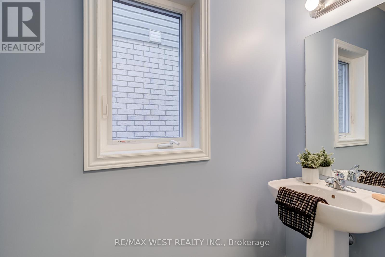 270 Dalgleish Trail, Hamilton, ON - Indoor Photo Showing Bathroom