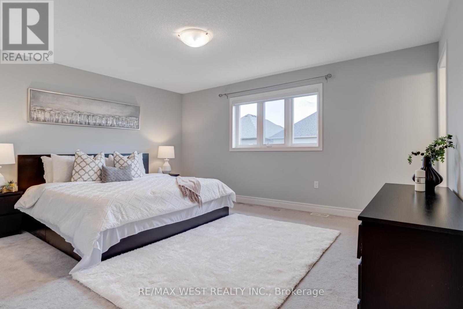 270 Dalgleish Trail, Hamilton, ON - Indoor Photo Showing Bedroom