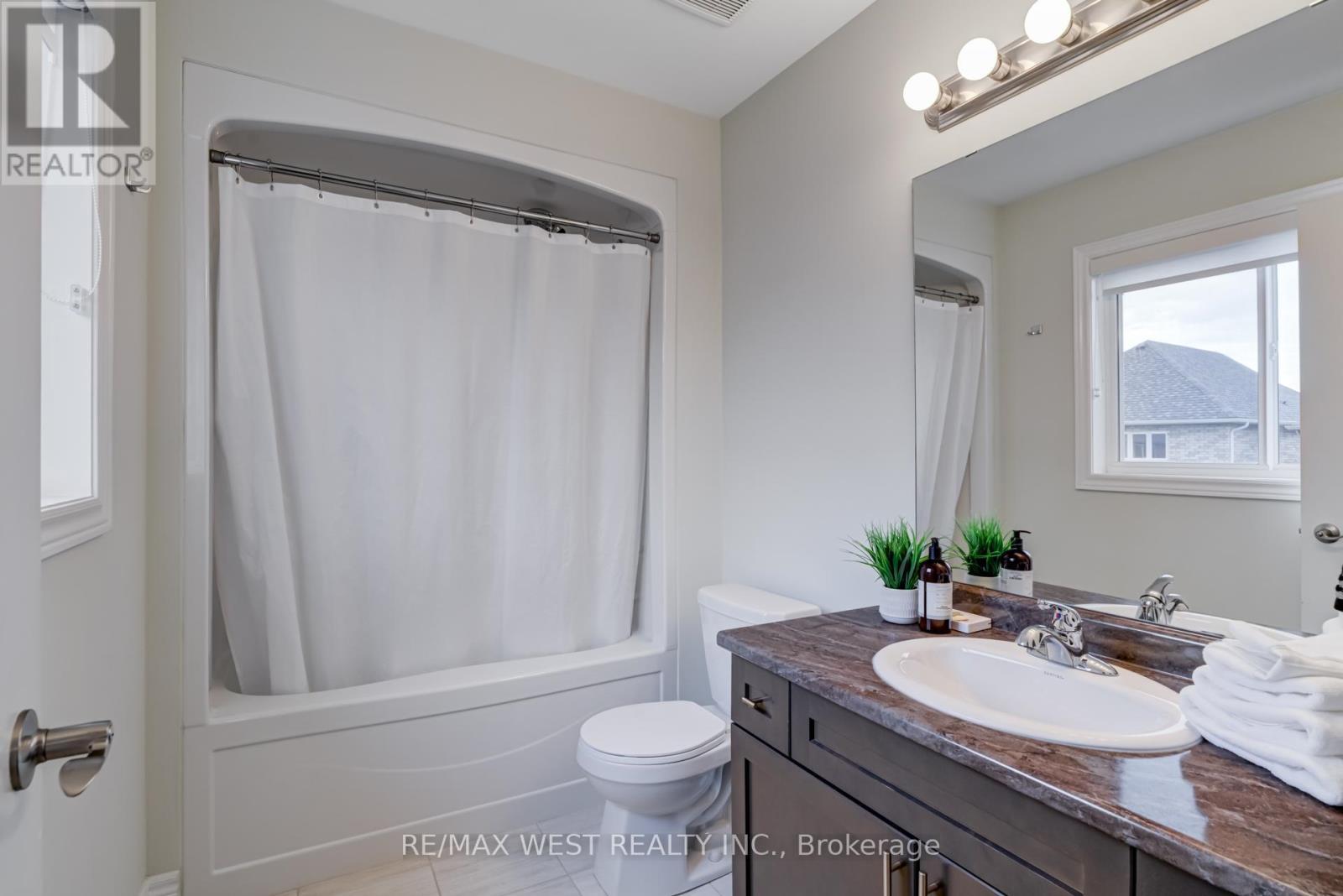270 Dalgleish Trail, Hamilton, ON - Indoor Photo Showing Bathroom