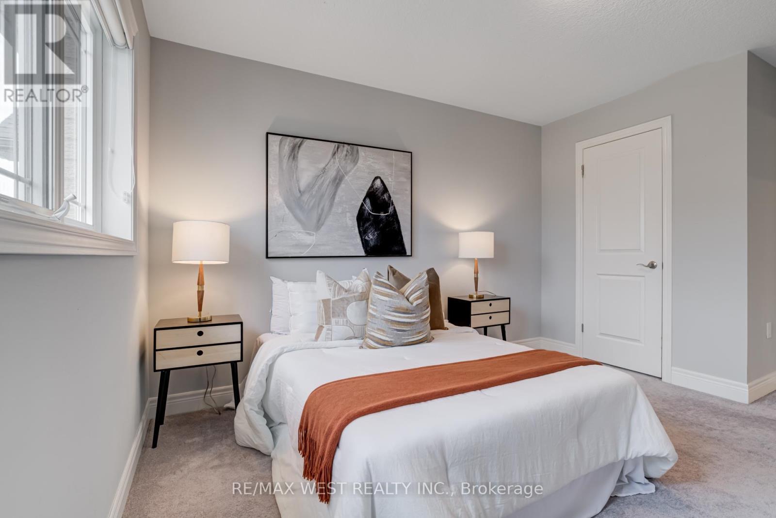 270 Dalgleish Trail, Hamilton, ON - Indoor Photo Showing Bedroom