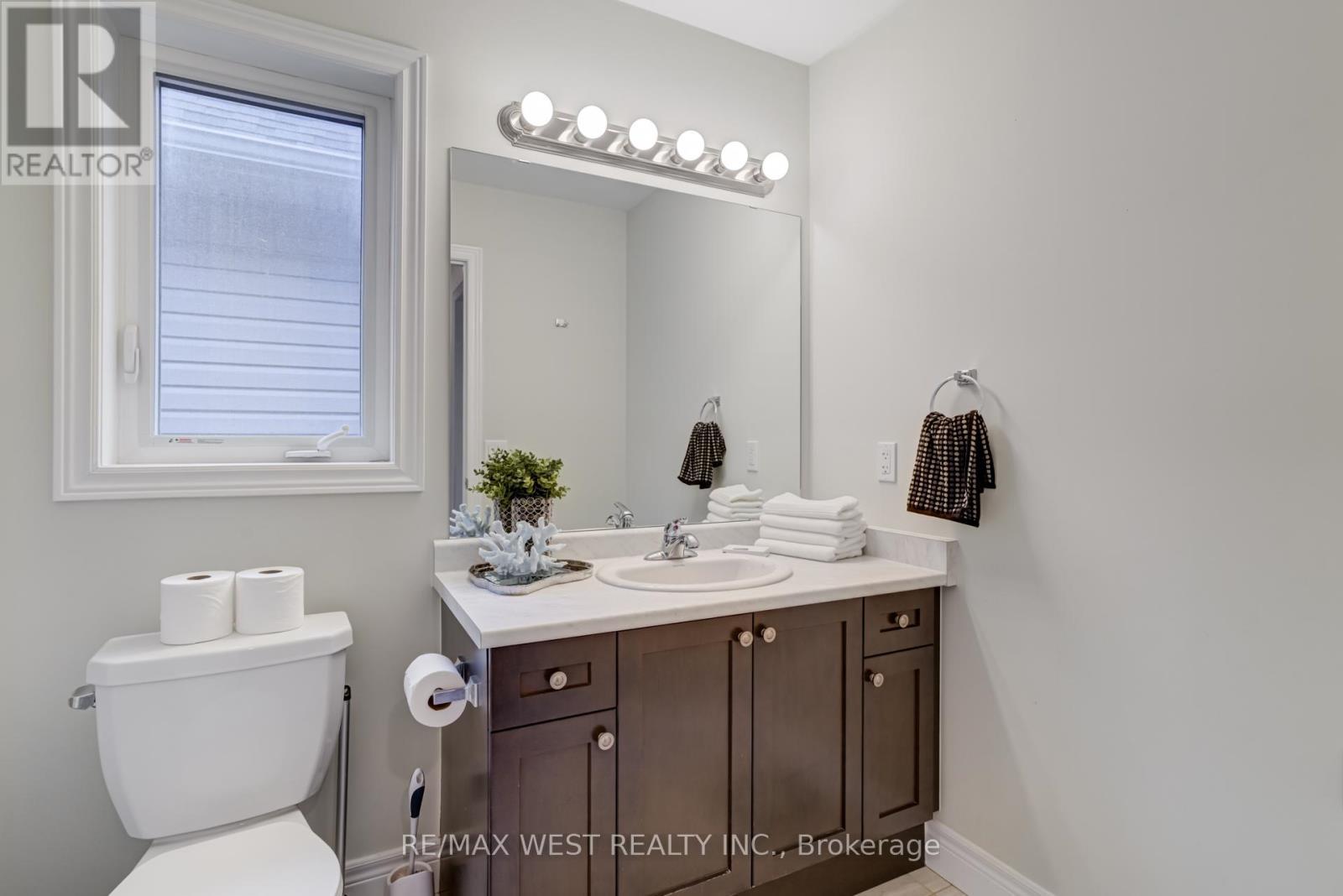 270 Dalgleish Trail, Hamilton, ON - Indoor Photo Showing Bathroom