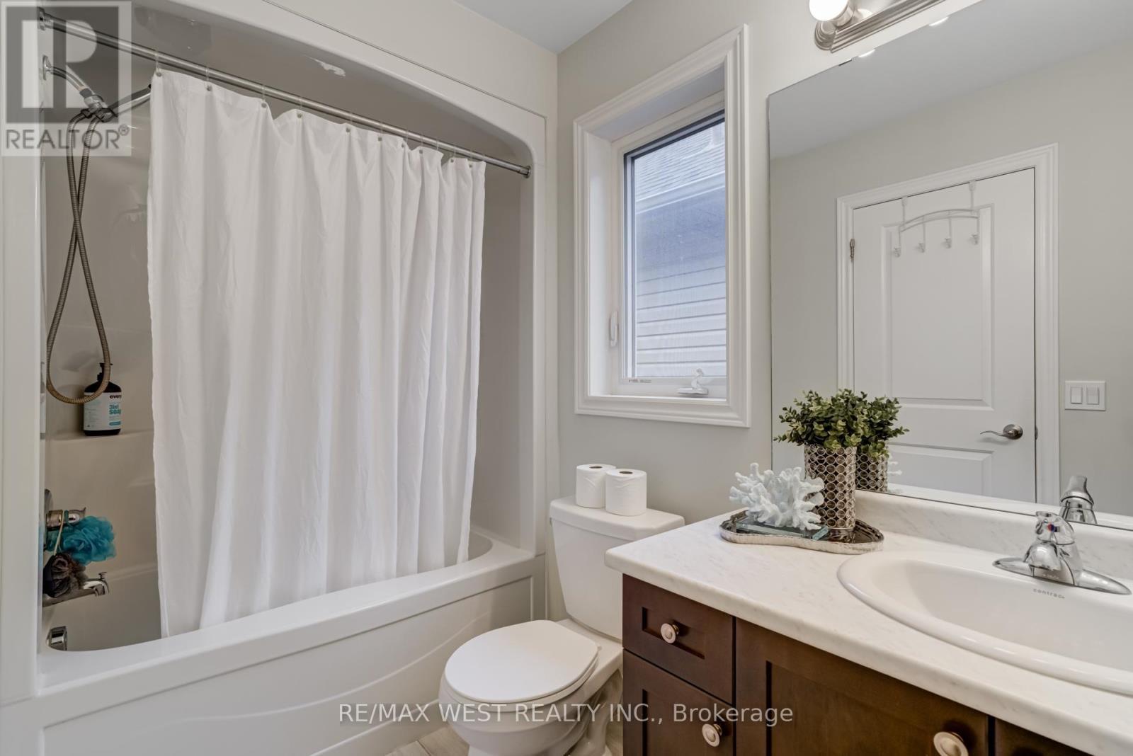 270 Dalgleish Trail, Hamilton, ON - Indoor Photo Showing Bathroom