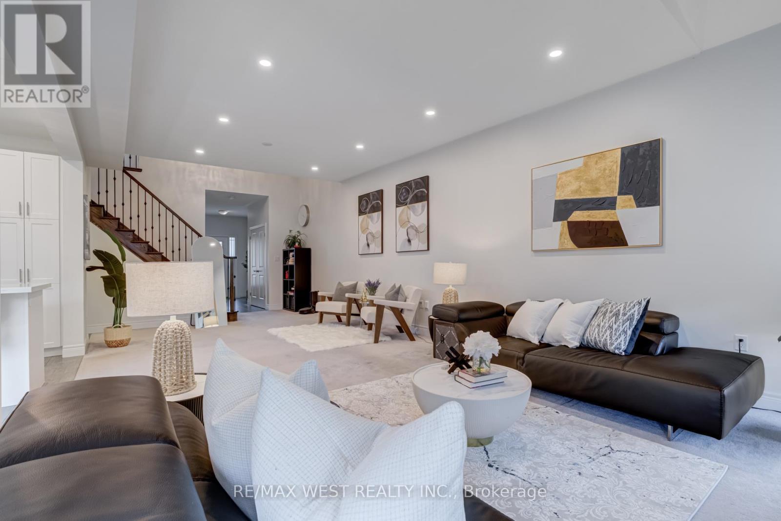 270 Dalgleish Trail, Hamilton, ON - Indoor Photo Showing Living Room