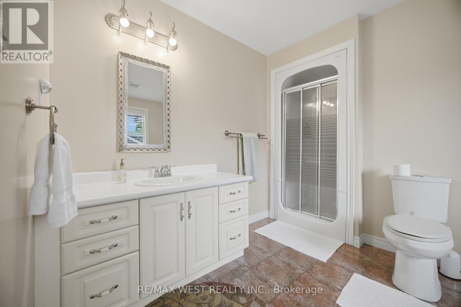 27 Norma Crescent, Hamilton, ON - Indoor Photo Showing Bathroom