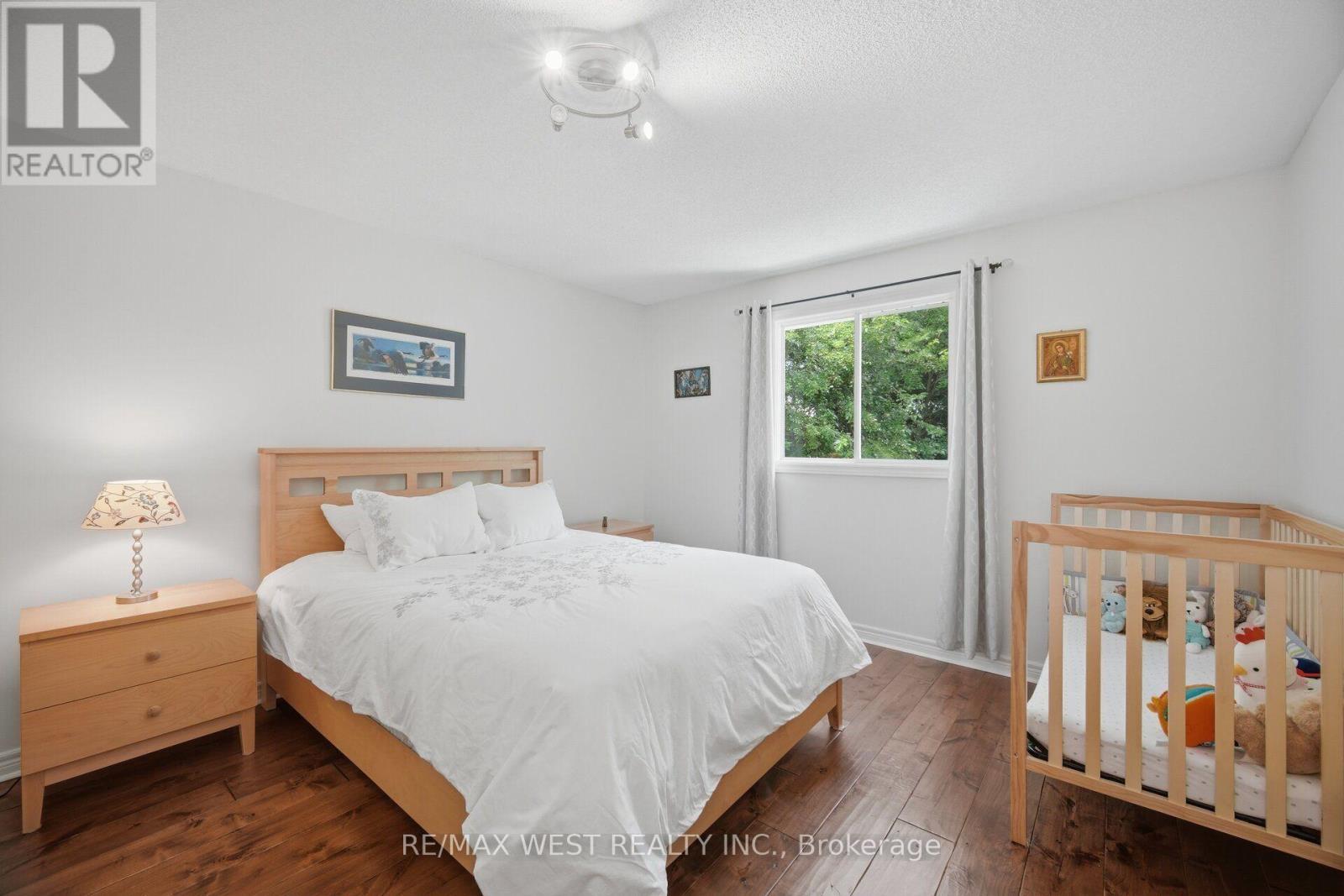 27 Norma Crescent, Hamilton, ON - Indoor Photo Showing Bedroom