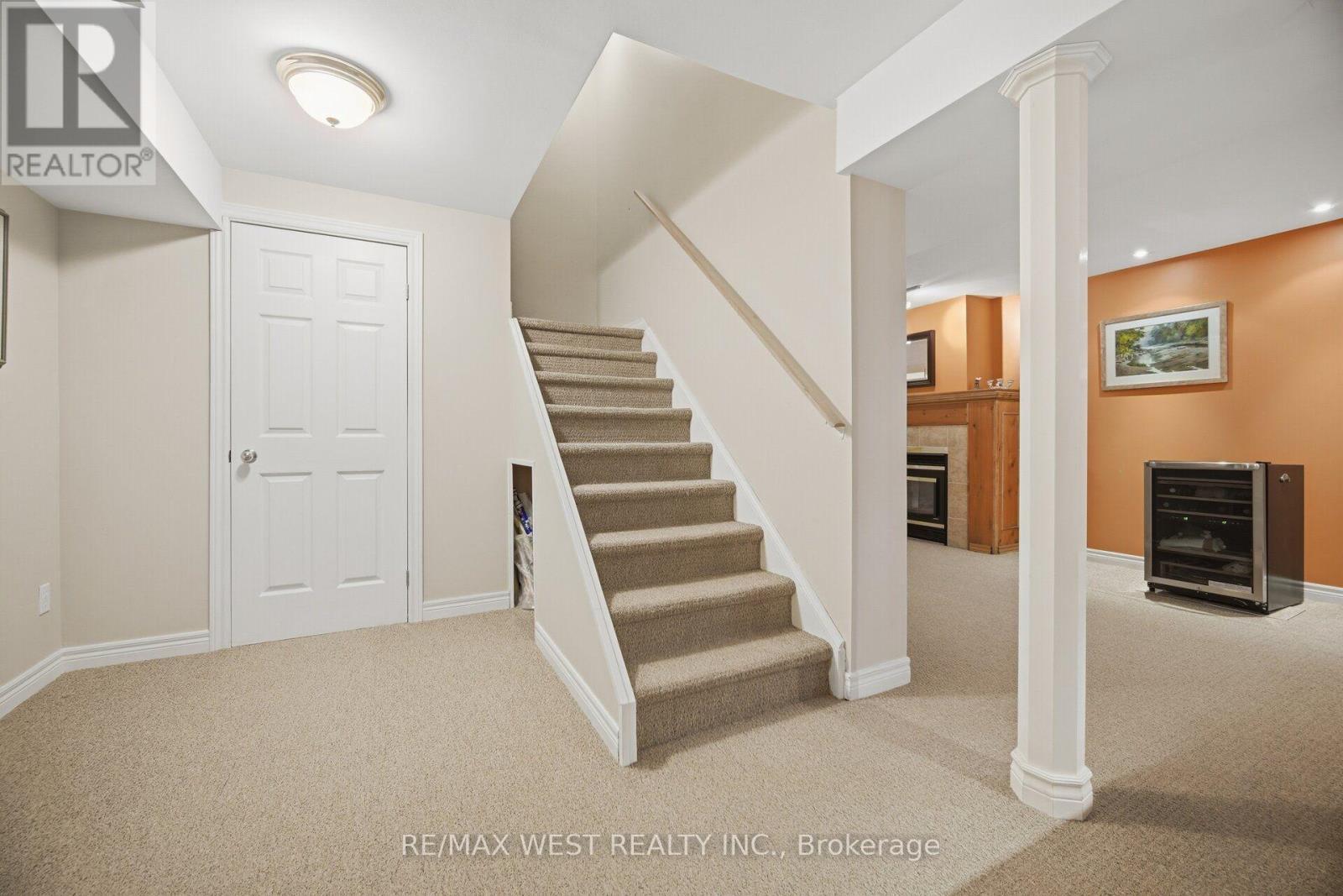 27 Norma Crescent, Hamilton, ON - Indoor Photo Showing Other Room