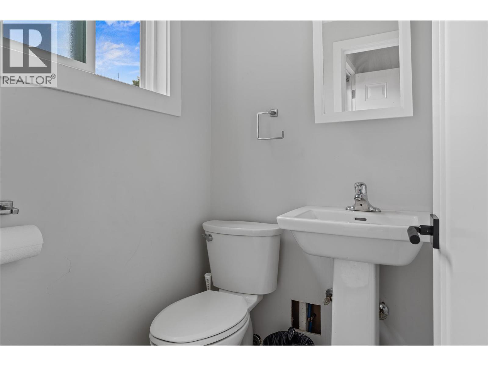 3135 Walnut Street Unit# 5, Kelowna, BC - Indoor Photo Showing Bathroom