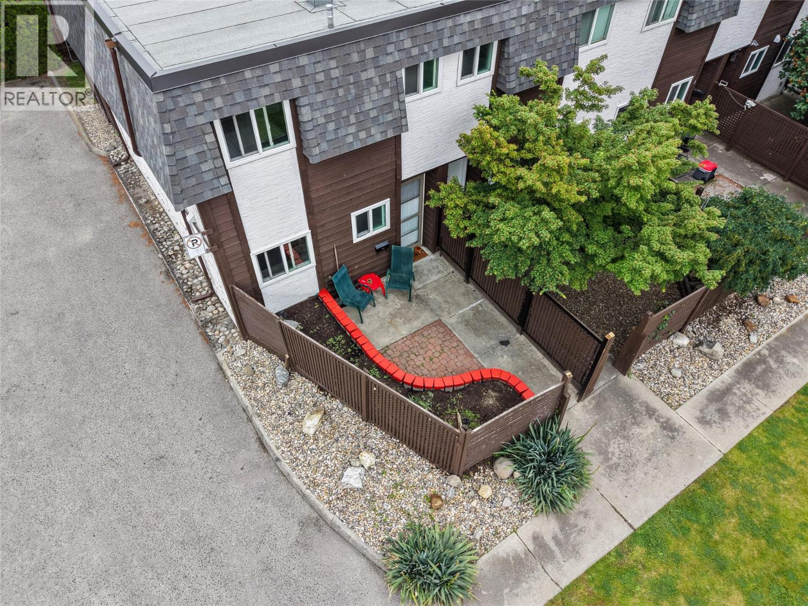 3135 Walnut Street Unit# 5, Kelowna, BC - Outdoor