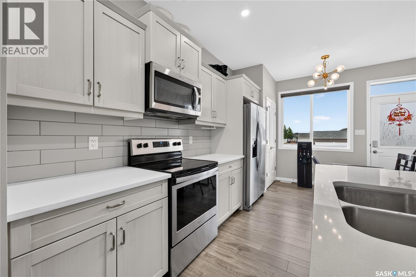 3281 Chuka Boulevard, Regina, SK - Indoor Photo Showing Kitchen With Stainless Steel Kitchen With Double Sink With Upgraded Kitchen