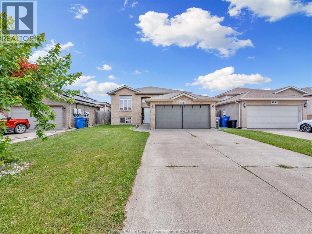 4844 Whitefish Crescent, Windsor, ON - Outdoor With Facade