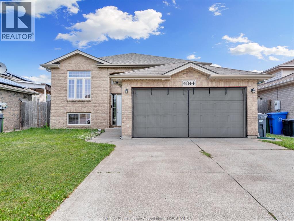 4844 Whitefish Crescent, Windsor, ON - Outdoor