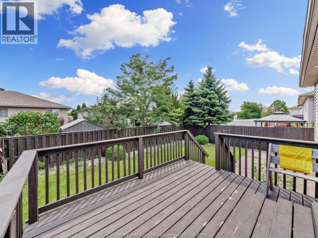 4844 Whitefish Crescent, Windsor, ON - Outdoor With Deck Patio Veranda
