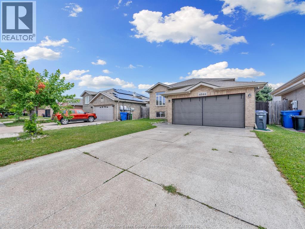4844 Whitefish Crescent, Windsor, ON - Outdoor