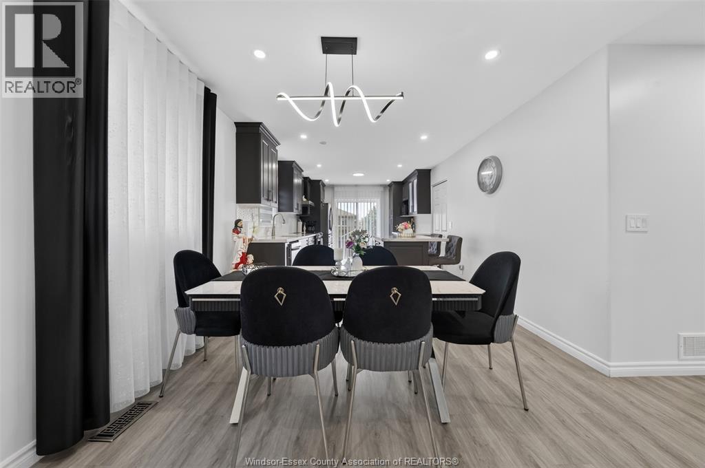 4844 Whitefish Crescent, Windsor, ON - Indoor Photo Showing Dining Room