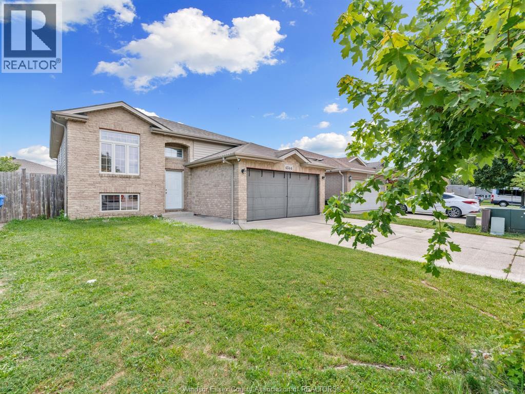 4844 Whitefish Crescent, Windsor, ON - Outdoor