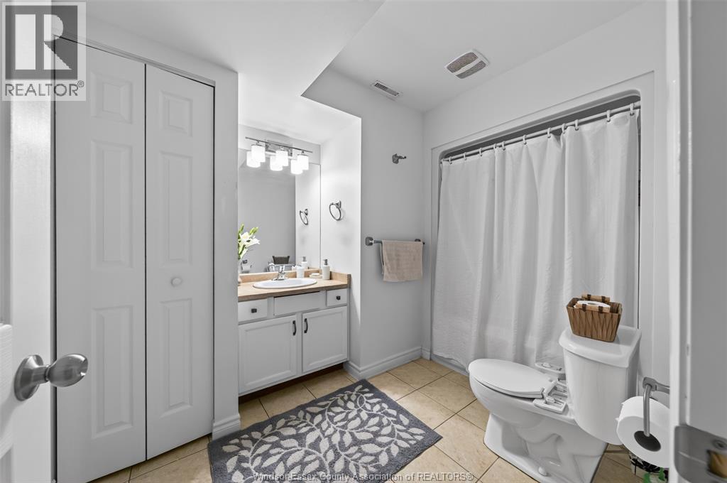 4844 Whitefish Crescent, Windsor, ON - Indoor Photo Showing Bathroom